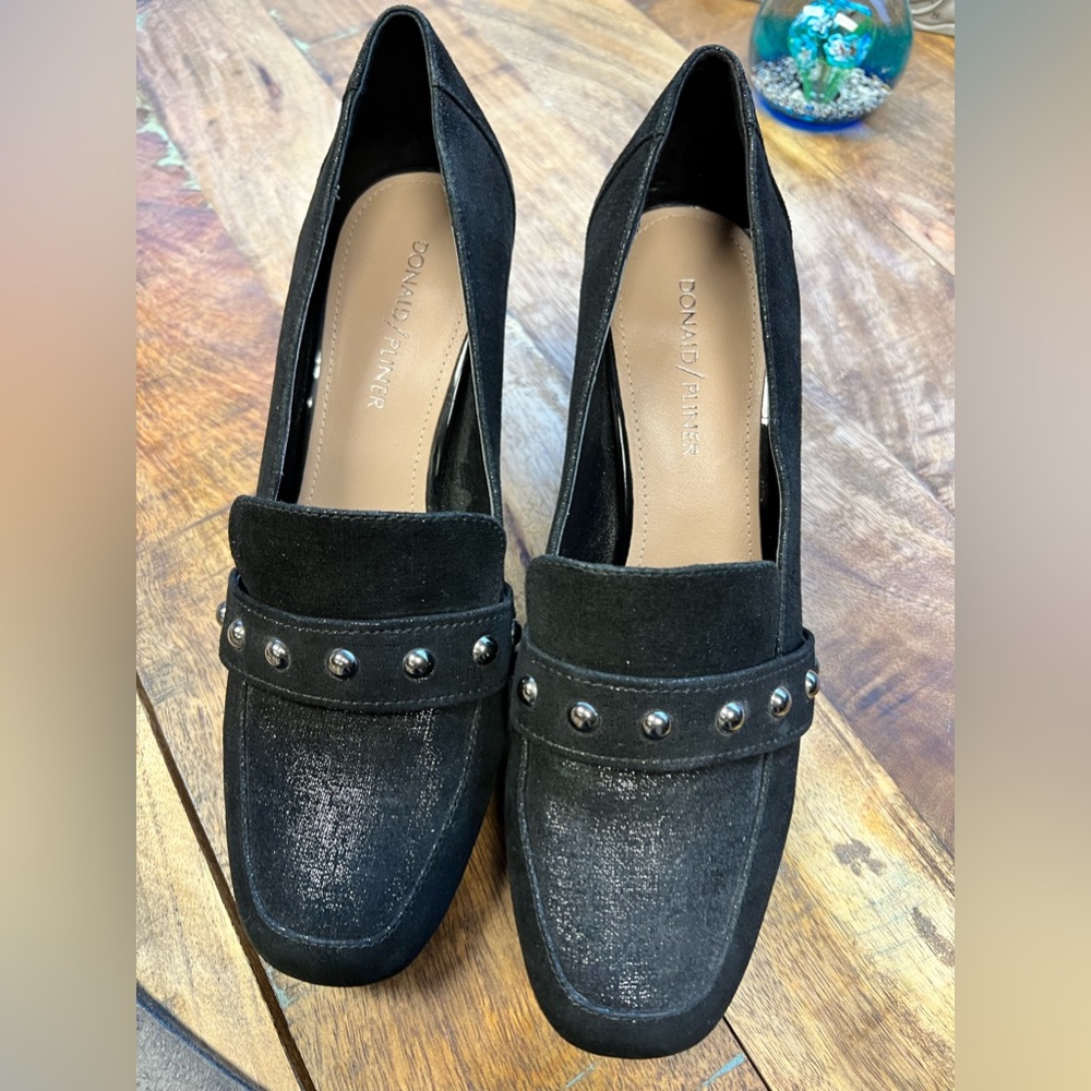 Studded wide heel pumps